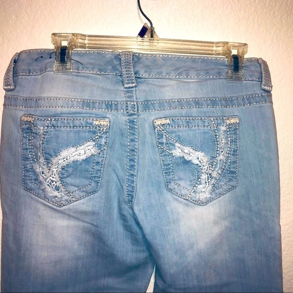 ARIYA Light Wash Straight Denim Jeans - Picture 6 of 7